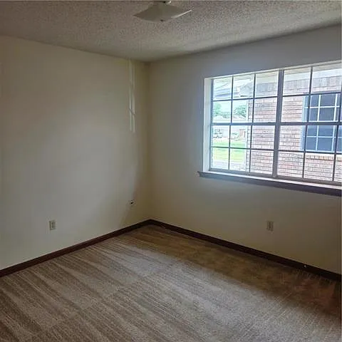 4318 Lime St — Photo 32