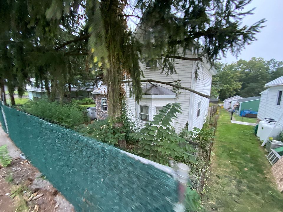 2nd image of 120 Landvale St