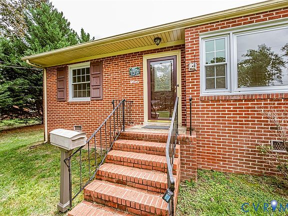 3rd image of 137 Lee Ave