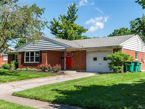 4th image of 1013 Chateau Dr