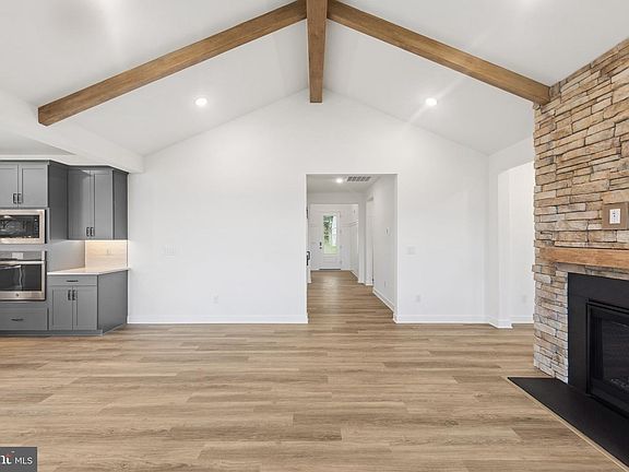 4th image of 529 Buxton Cir