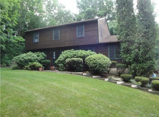 3 Powder Horn Ln, New Milford, CT 06776