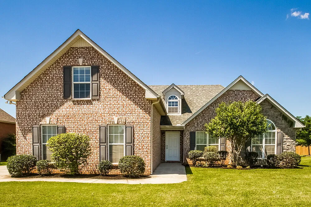 3 bed, 2.0 bath, 1862 sqft, $2,330 — Photo 1