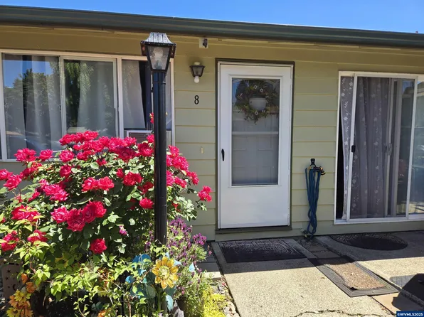 779 Boone Rd SE APT 8, Salem, OR 97306
