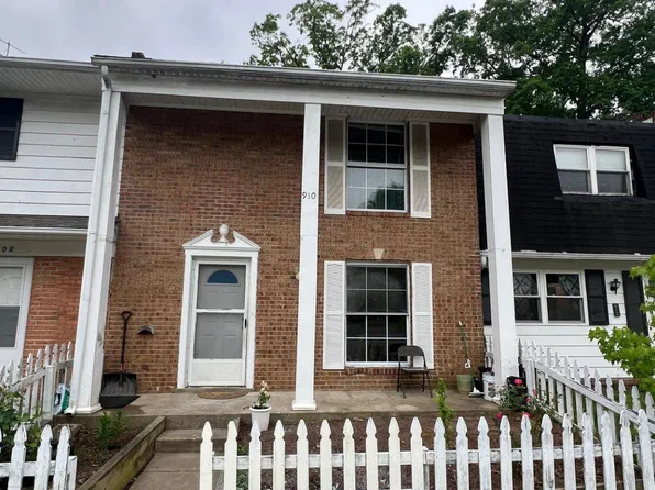 910 Anvil Rd, Fredericksburg, VA 22405