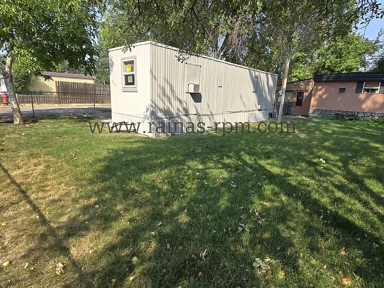 300 E 43rd St — Photo 2