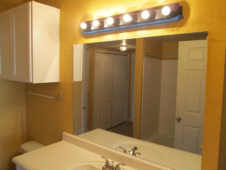 202 E South St #2040 — Photo 5