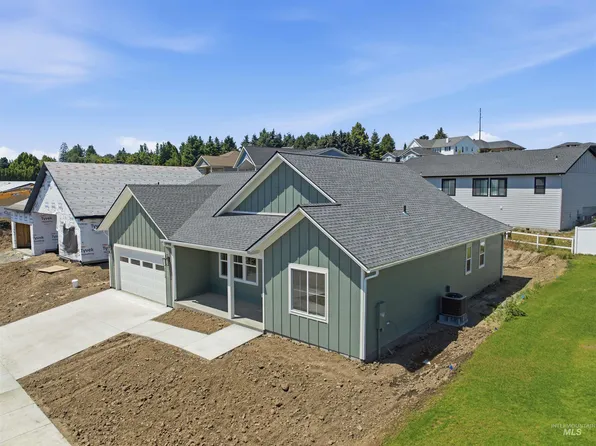 2912 Cyprus Cir, Moscow, ID 83843
