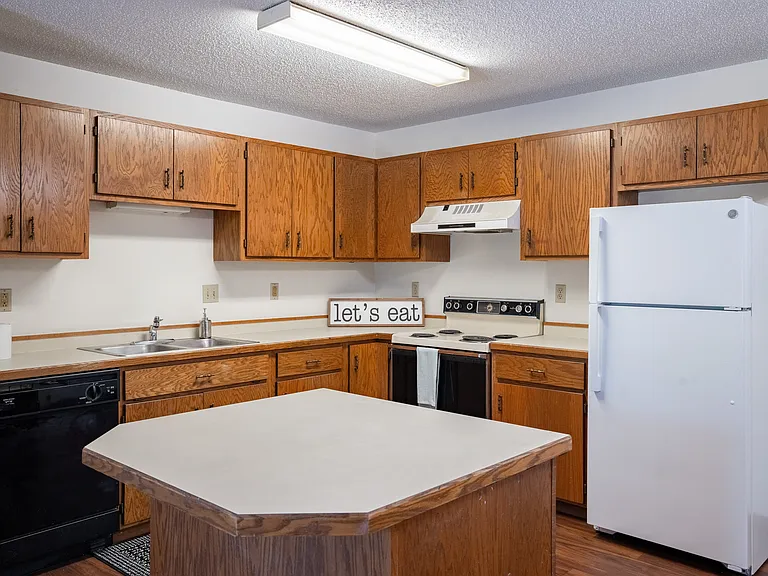 Fargo, ND Kentwood Manor Apartments | 21B | Kitchen