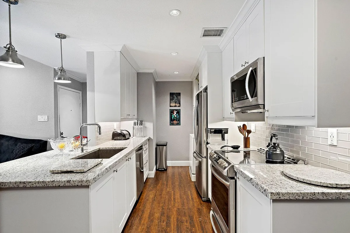Building Photo - 1818 Augusta Dr #6