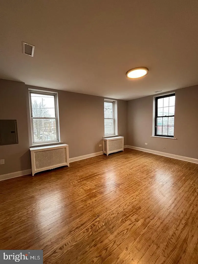 Building Photo - 1208 Mifflin St #2