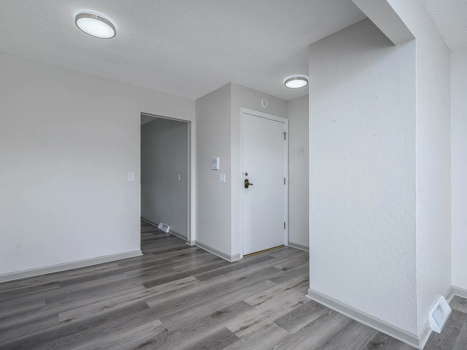 2 bed, 1200 sqft, $1,200 — Photo 3