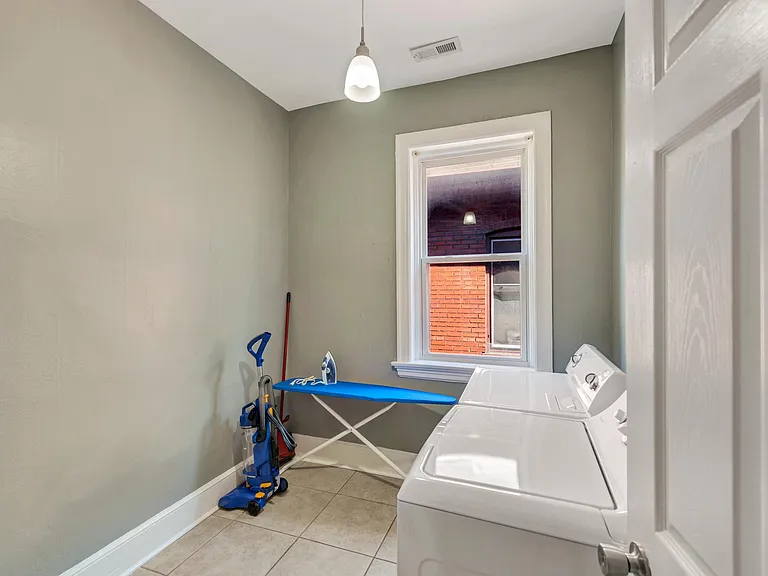 2107 Russell Blvd #2E — Photo 13
