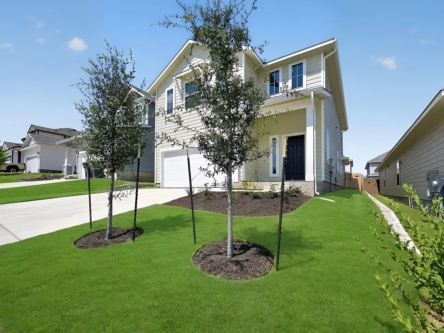 4 bed, 3.5 bath, 2446 sqft, $2,595 — Photo 2