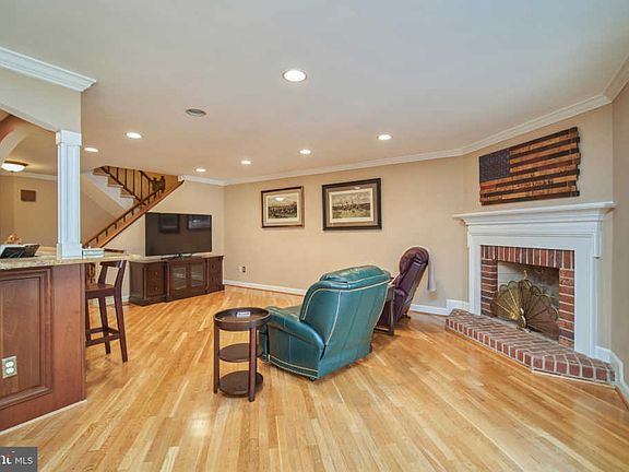 5th image of 6364 Brampton Ct