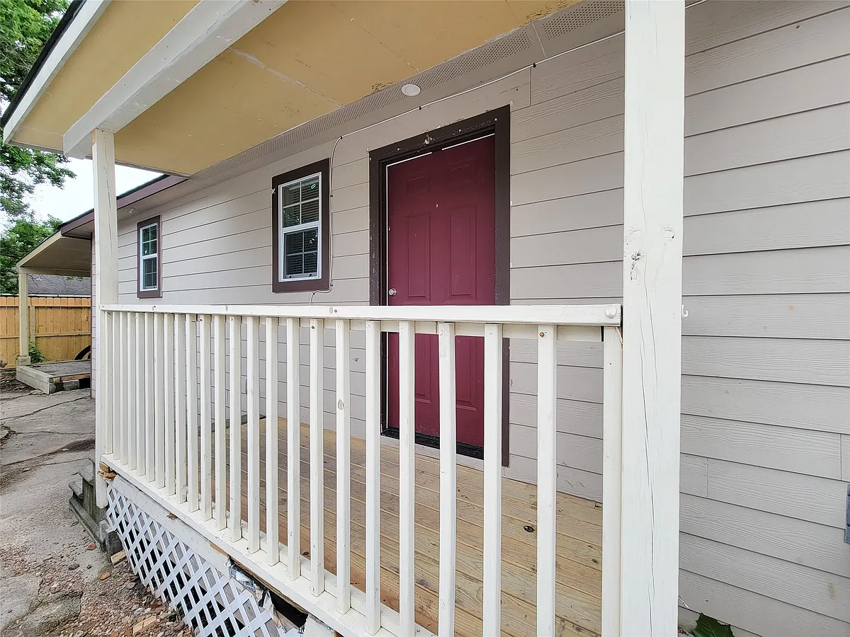 Building Photo - 6807 Foster St #B