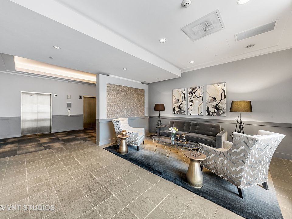 77 S Evergreen Ave Arlington Heights, IL, 60005 Apartments for Rent