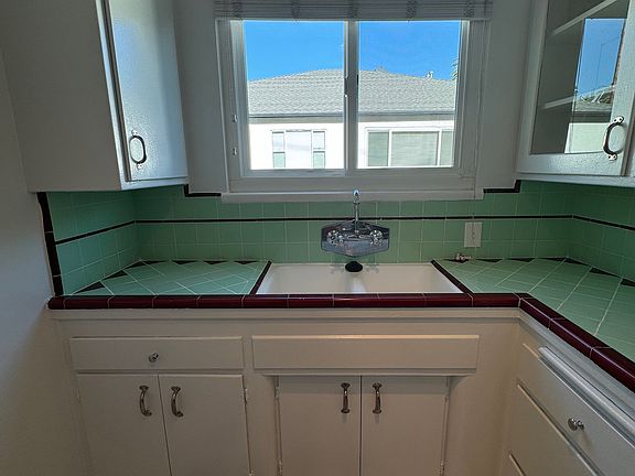 5th image of 2268 N Gower St #1