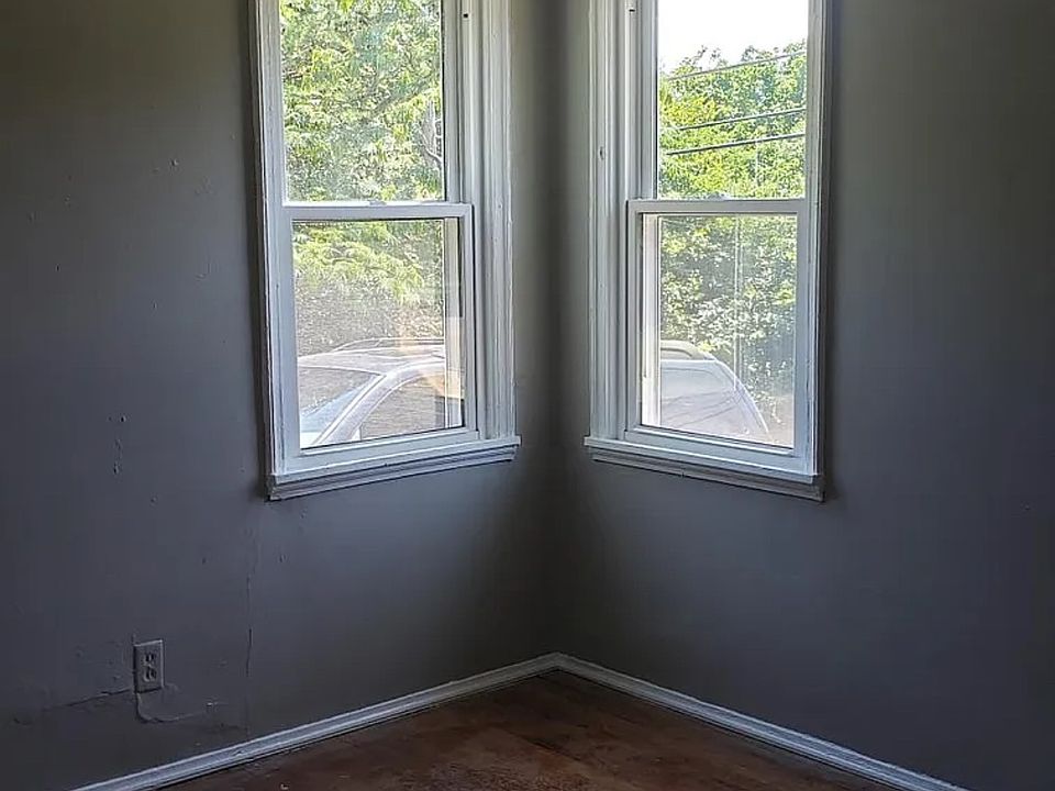 2nd image of 3933 Skyline Dr