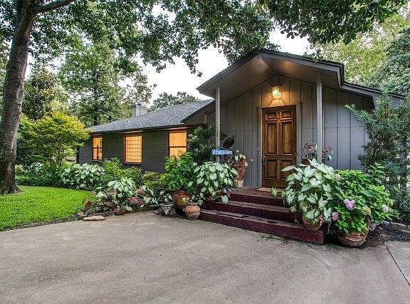 2nd image of 123 Shoreline Cir