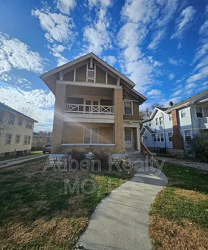 5436 Harrison St #1F Photo 1