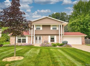 1213 Cool Ridge Dr, Grand Blanc, MI 48439
