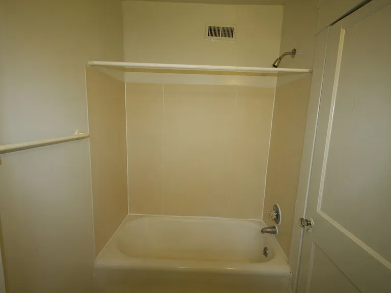 906 W Trinity Ave #7 — Photo 10