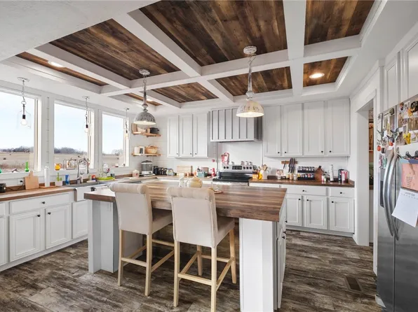 22083 Leonard Ranch Rd, Gravette, AR 72736