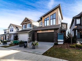 207 W Lucas Cmn NW, Calgary, AB T3P2B3