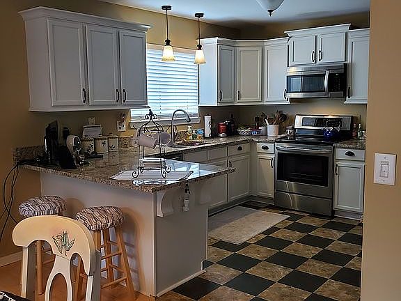 3rd image of 5843 Meadowgreene Dr