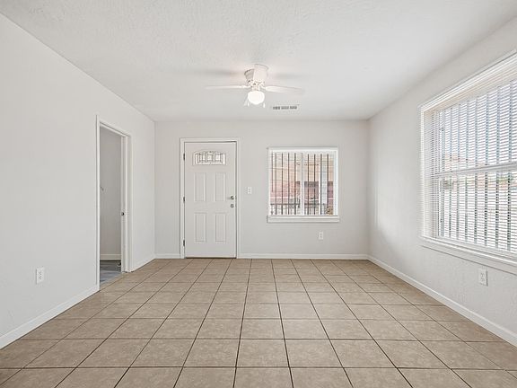 5th image of 3323 E Tulare St