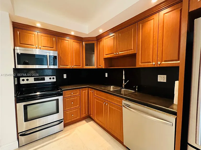 2333 Brickell Ave #210 — Photo 4