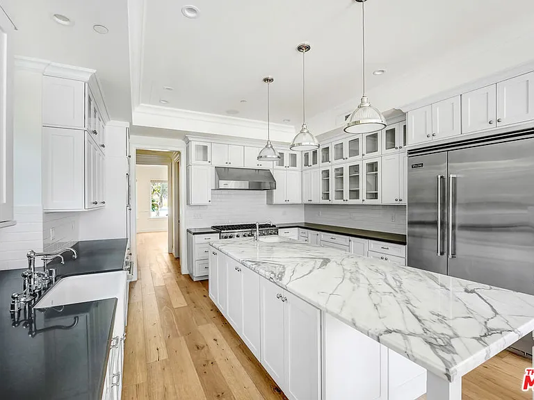 11540 Clover Ave — Photo 9