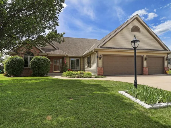 867 River Ridge CIRCLE, Waterford, WI 53185
