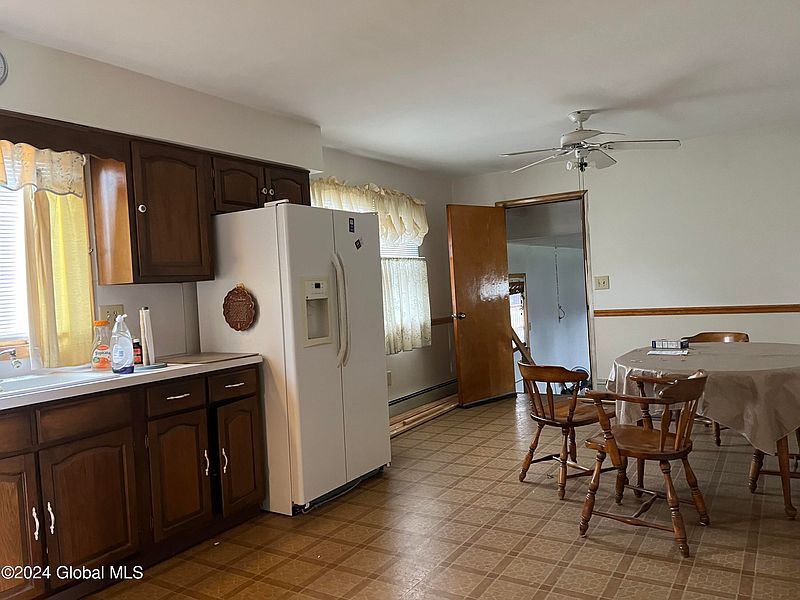 4th image of 1525 Mervin Avenue