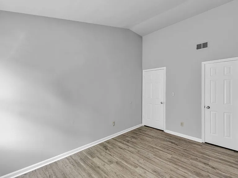 739 Creekside Cres — Photo 12