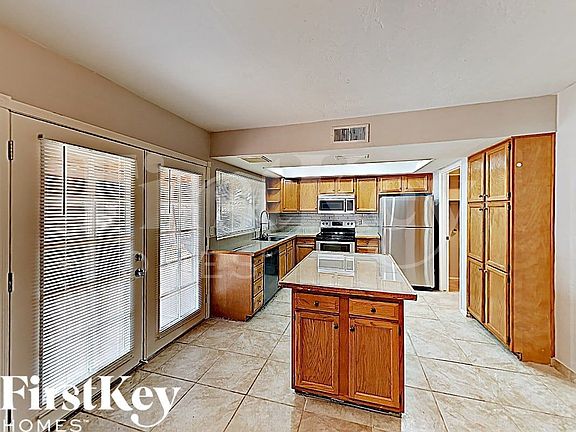 3rd image of 1007 W Utopia Rd