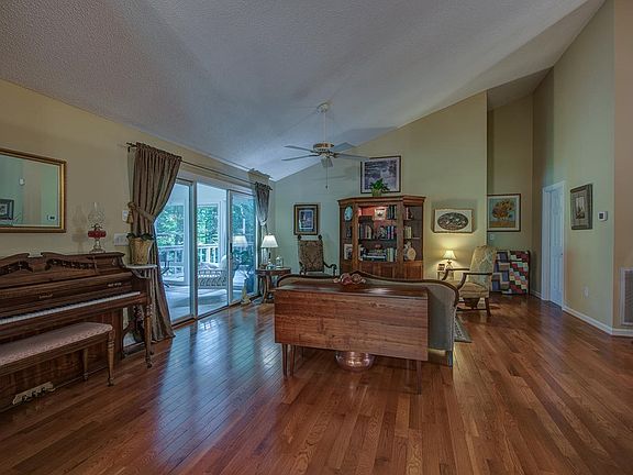 5th image of 134 Muirfield Dr