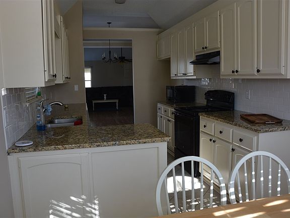 3rd image of 2522 Bonnie Oaks Dr SW