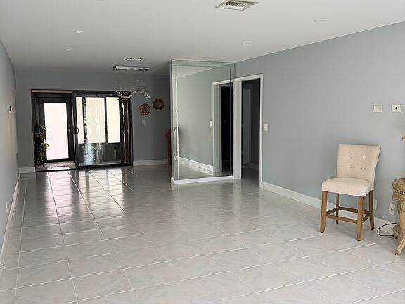 2nd image of 4778 Greentree Cres