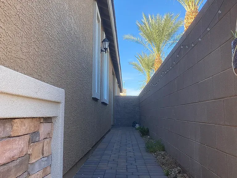 1277 Ossa St — Photo 6
