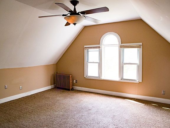 4th image of 809 6th St SE
