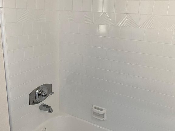 5th image of 214 W Maple St #7