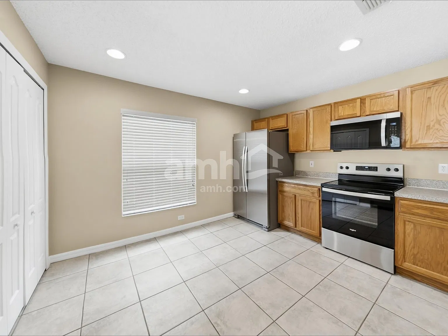 3 bed, 2.0 bath, 1390 sqft, $2,370 — Photo 4
