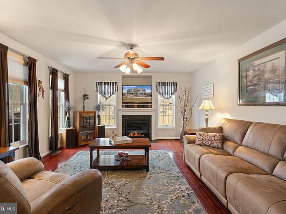 5th image of 17 Kinsley Ln