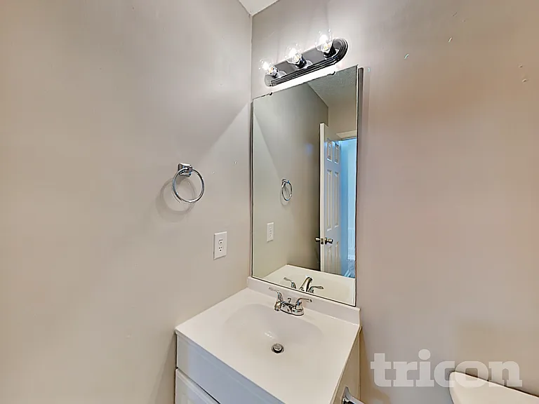 8009 Vermilion Dr — Photo 14