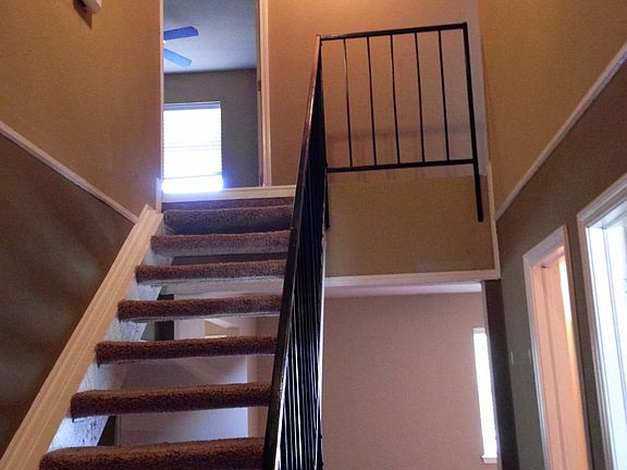 5th image of 304 S Morgan Dr