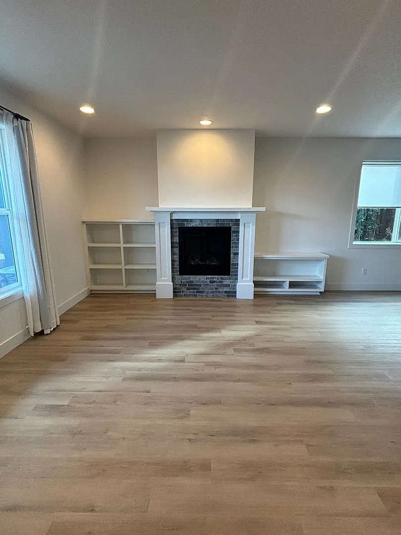 Spacious 4 Bedroom Home — Photo 4
