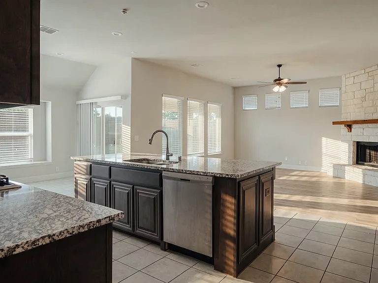 1514 Nighthawk Ln — Photo 9
