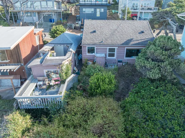 3927 Lincoln Ave, Depoe Bay, OR 97341